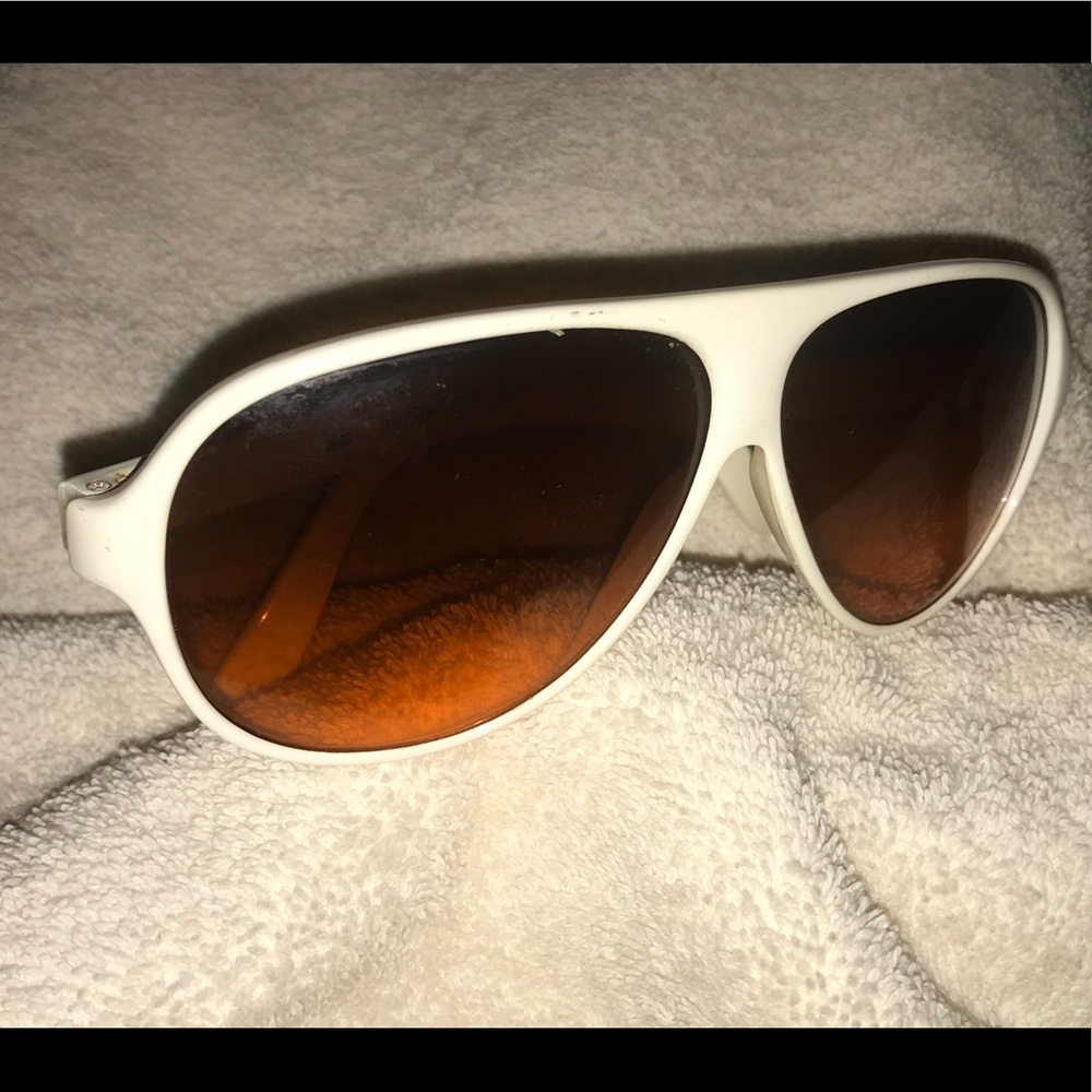 No more harsh, ‘Blue’ UV rays w white BlueBlockers